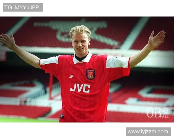 退役足球明星的传奇人生与场外新挑战：从绿茵场到社会舞台的华丽转型