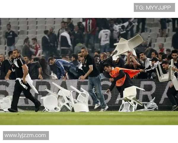 足球流氓球星合集视频盘点那些因场外行为而引发争议的球员 足球流氓球星合集视频盘点那些因场外行为而引发争议的球员